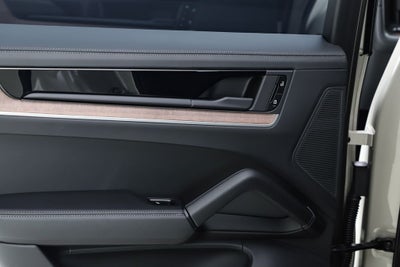 2026 Porsche Cayenne E-Hybrid Base