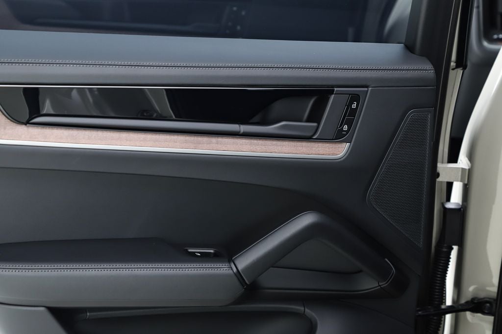 2026 Porsche Cayenne E-Hybrid Base