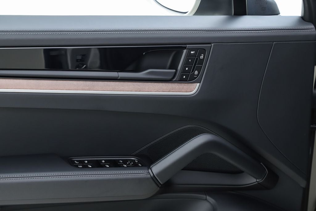 2026 Porsche Cayenne E-Hybrid Base