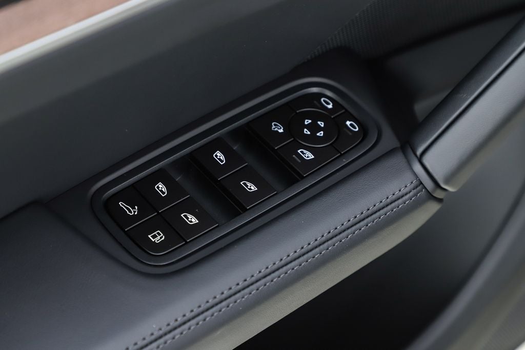 2026 Porsche Cayenne E-Hybrid Base