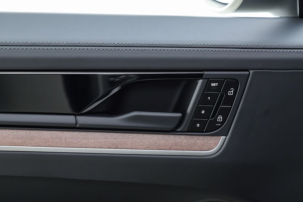 2026 Porsche Cayenne E-Hybrid Base