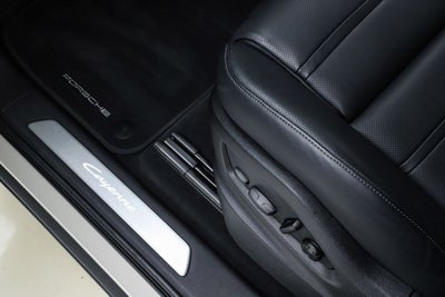 2026 Porsche Cayenne E-Hybrid Base