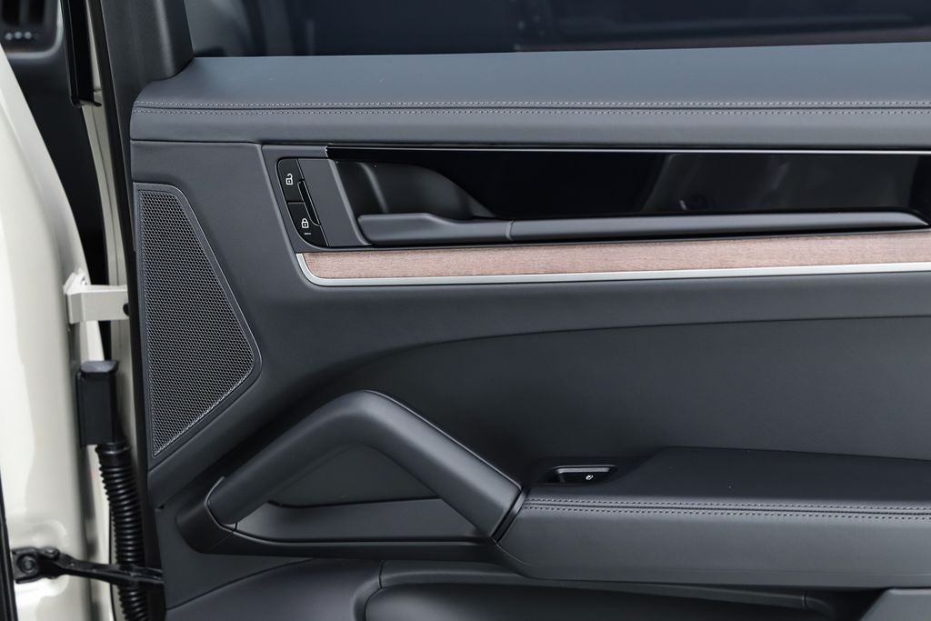 2026 Porsche Cayenne E-Hybrid Base
