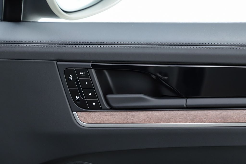 2026 Porsche Cayenne E-Hybrid Base