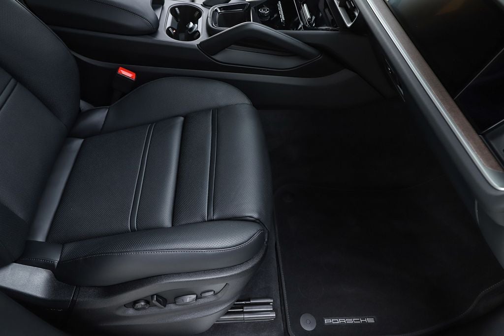 2026 Porsche Cayenne E-Hybrid Base