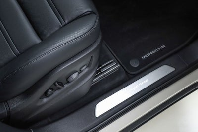 2026 Porsche Cayenne E-Hybrid Base