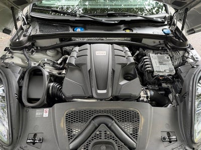 2025 Porsche Macan S
