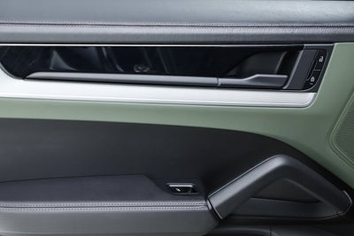 2024 Porsche Cayenne S