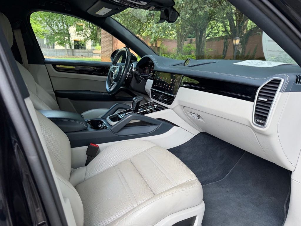 2023 Porsche Cayenne Coupe Platinum Edition