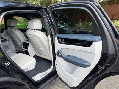 2023 Porsche Cayenne Coupe Platinum Edition