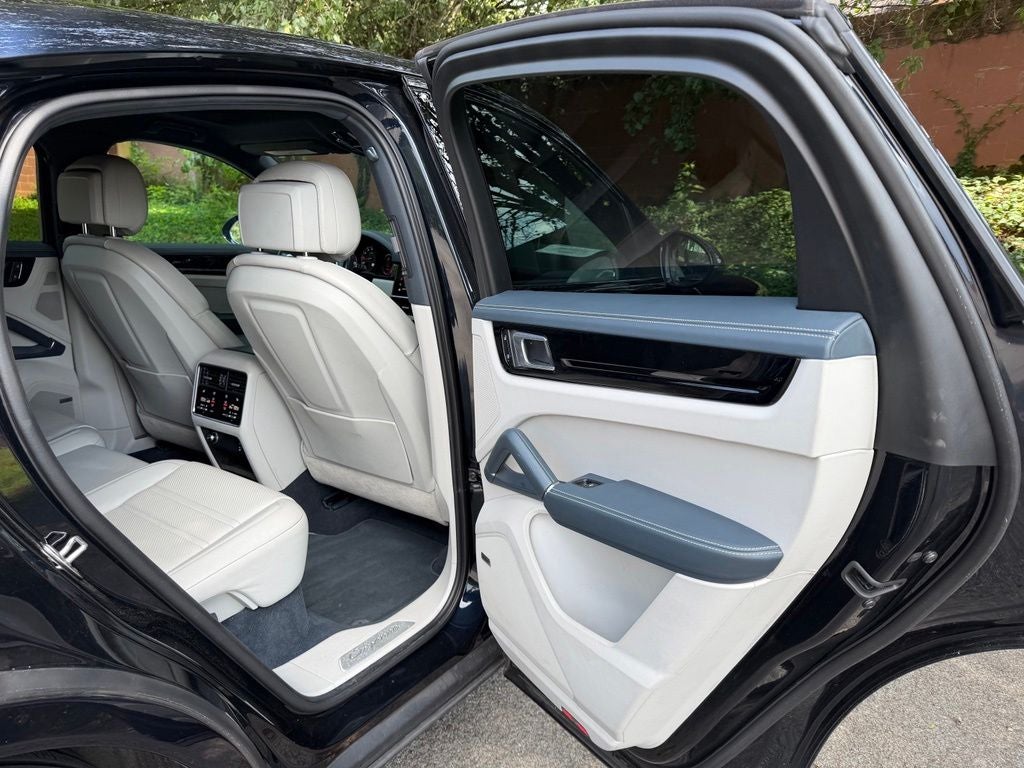 2023 Porsche Cayenne Coupe Platinum Edition
