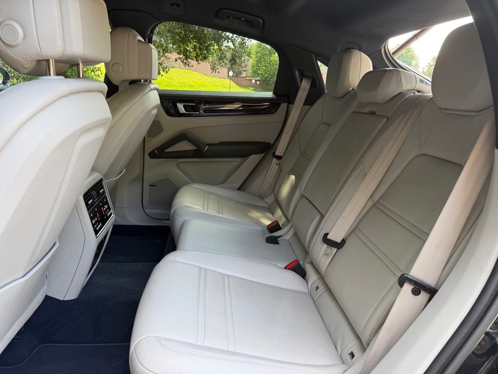2023 Porsche Cayenne Coupe Platinum Edition