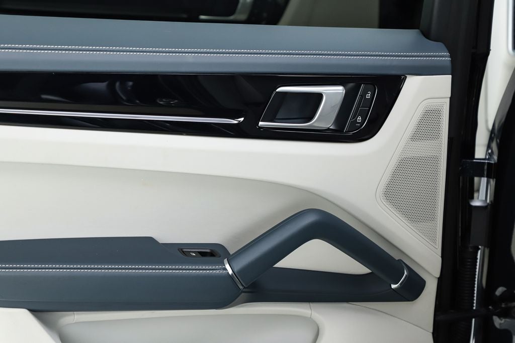 2023 Porsche Cayenne Coupe Platinum Edition