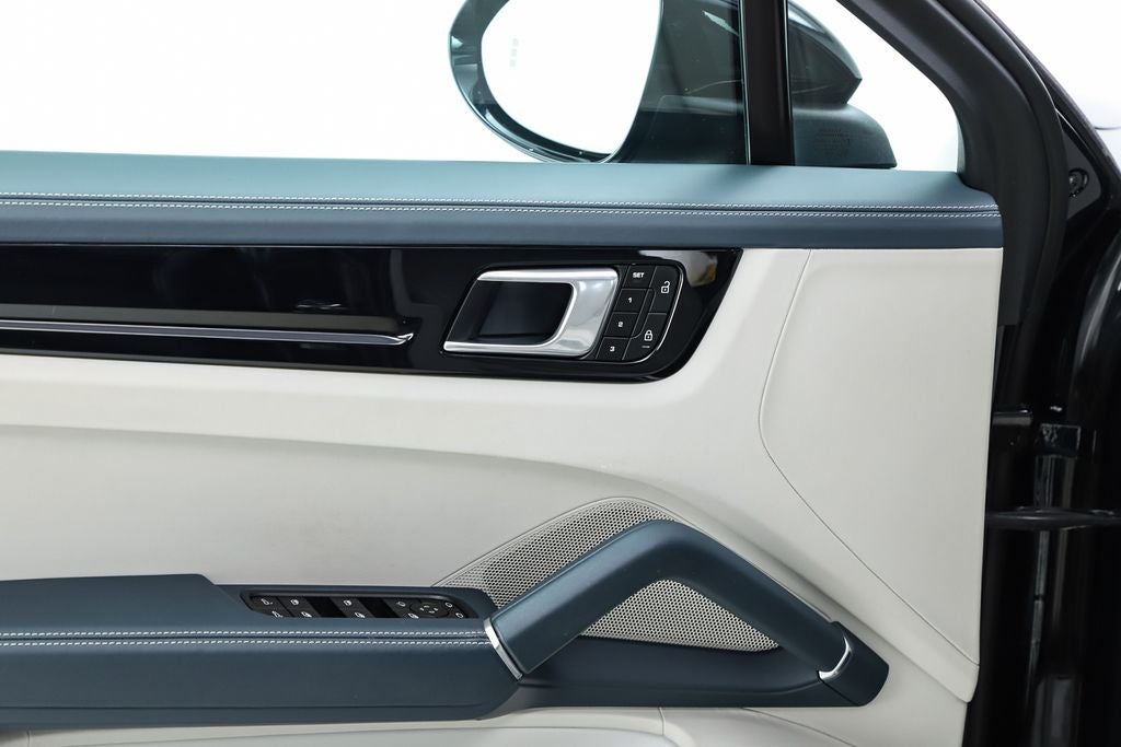 2023 Porsche Cayenne Coupe Platinum Edition