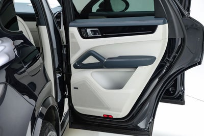 2023 Porsche Cayenne Coupe Platinum Edition
