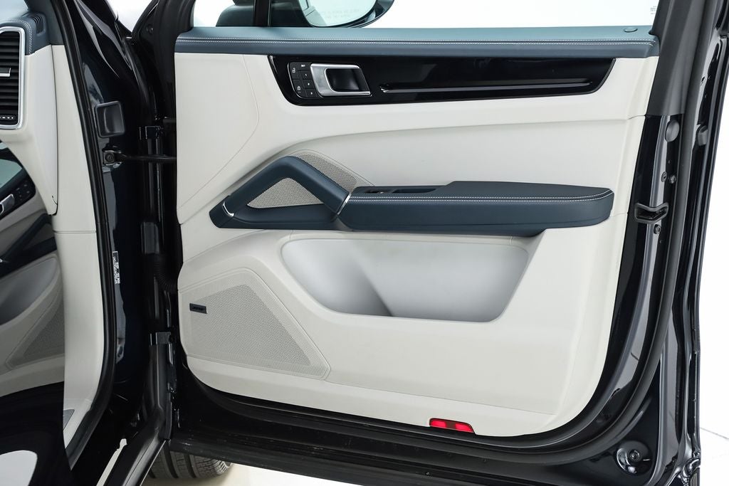 2023 Porsche Cayenne Coupe Platinum Edition