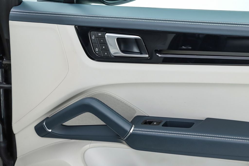 2023 Porsche Cayenne Coupe Platinum Edition