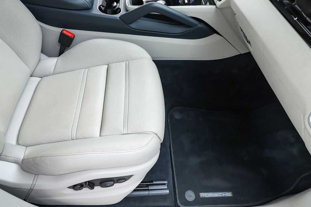 2023 Porsche Cayenne Coupe Platinum Edition