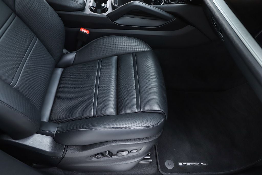 2025 Porsche Cayenne Coupe Base