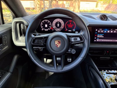2025 Porsche Cayenne Coupe GTS
