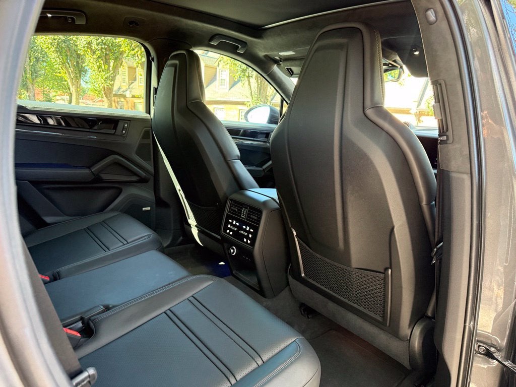 2025 Porsche Cayenne Coupe GTS