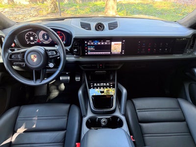 2025 Porsche Cayenne Coupe GTS