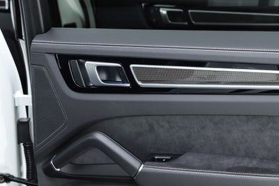 2023 Porsche Cayenne Coupe GTS