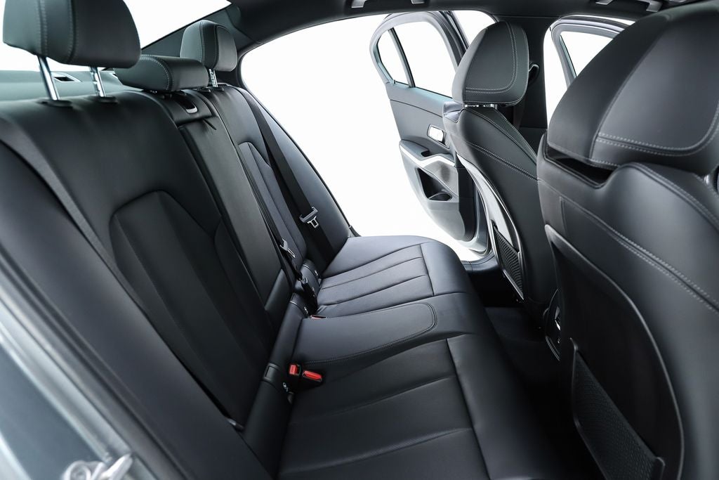 2023 BMW 3 Series 330i xDrive