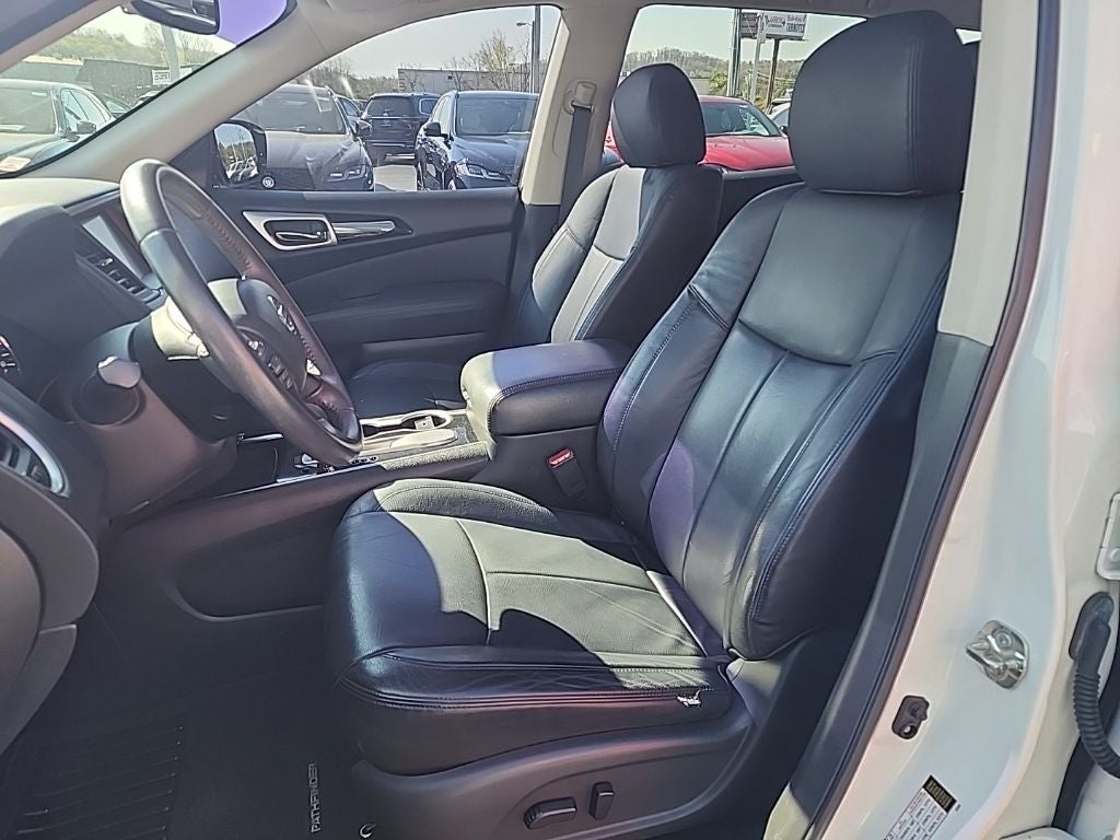 2017 Nissan Pathfinder SV