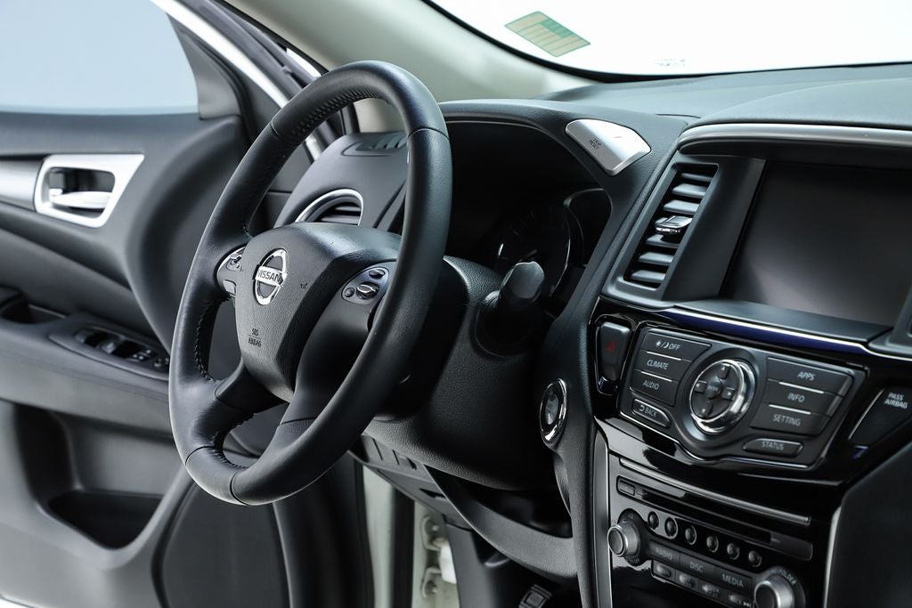 2017 Nissan Pathfinder SV