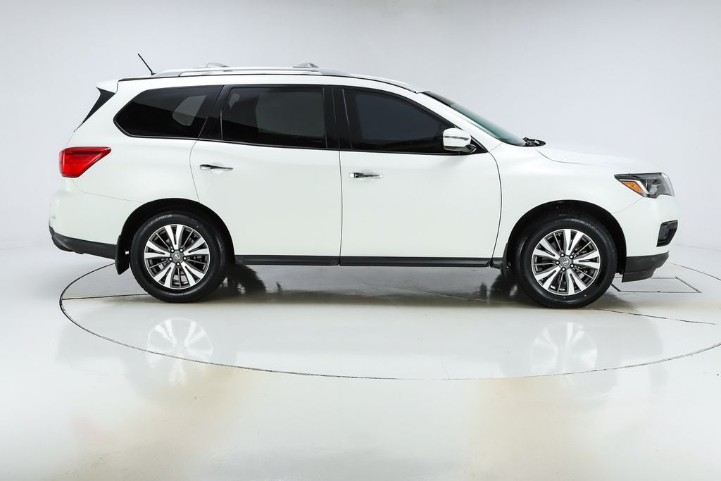 2017 Nissan Pathfinder SV
