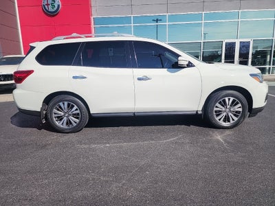 2017 Nissan Pathfinder SV