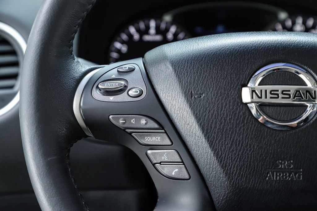 2017 Nissan Pathfinder SV