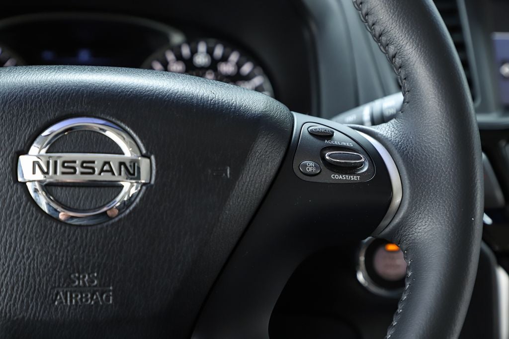 2017 Nissan Pathfinder SV