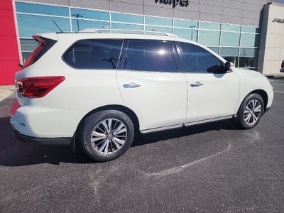 2017 Nissan Pathfinder SV