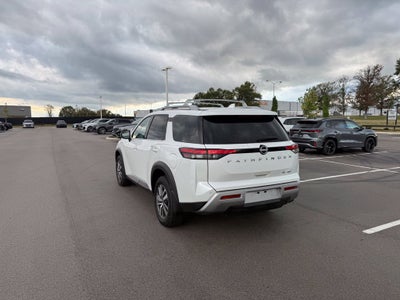 2025 Nissan Pathfinder SL