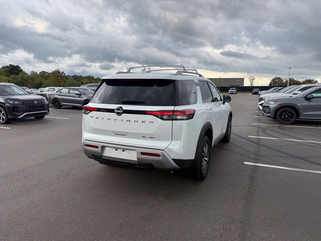 2025 Nissan Pathfinder SL