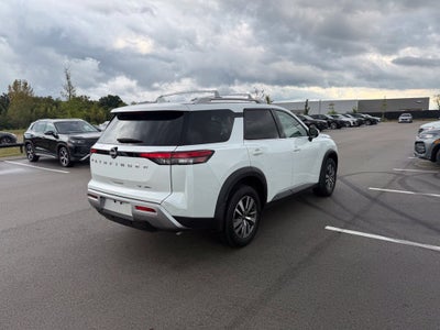 2025 Nissan Pathfinder SL