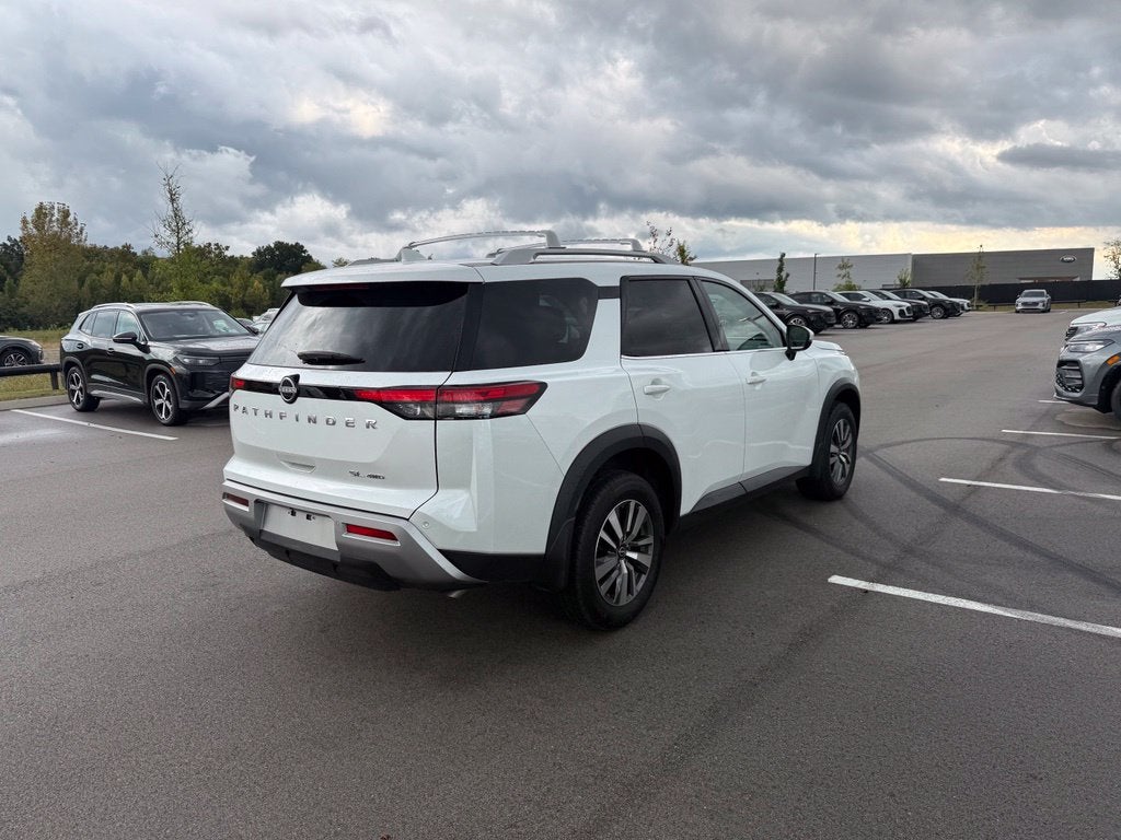 2025 Nissan Pathfinder SL