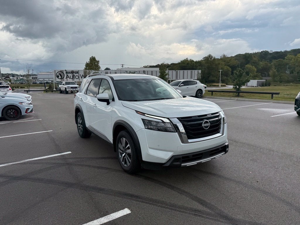2025 Nissan Pathfinder SL