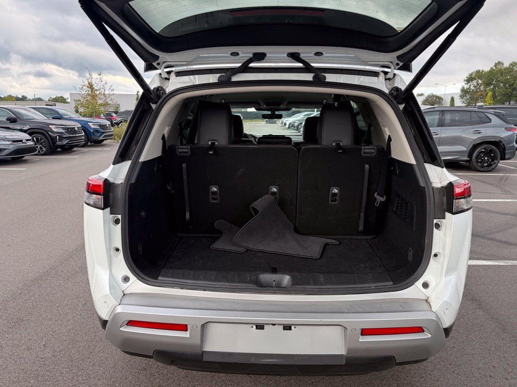 2025 Nissan Pathfinder SL