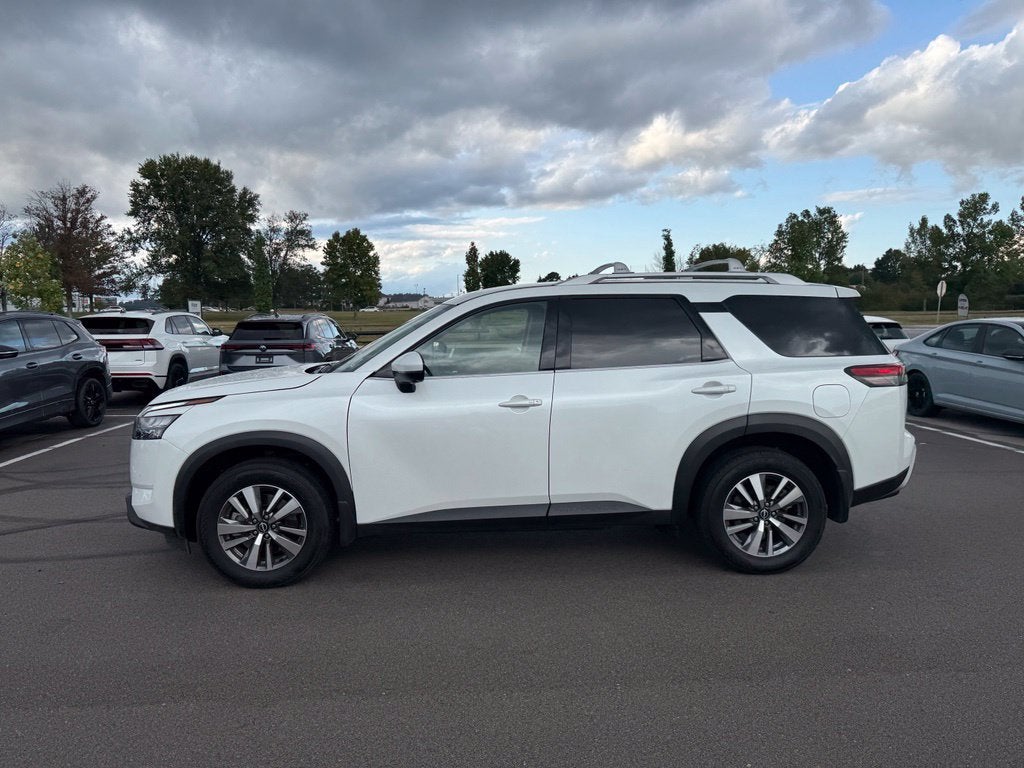 2025 Nissan Pathfinder SL