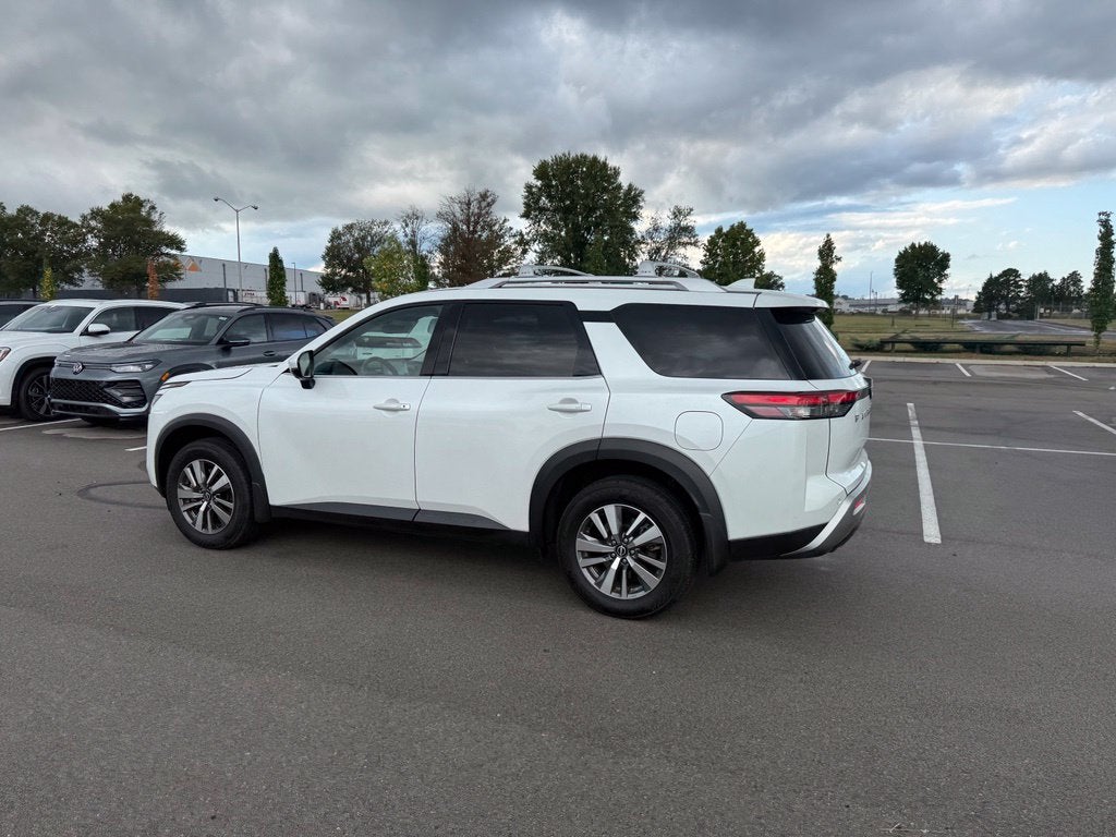 2025 Nissan Pathfinder SL