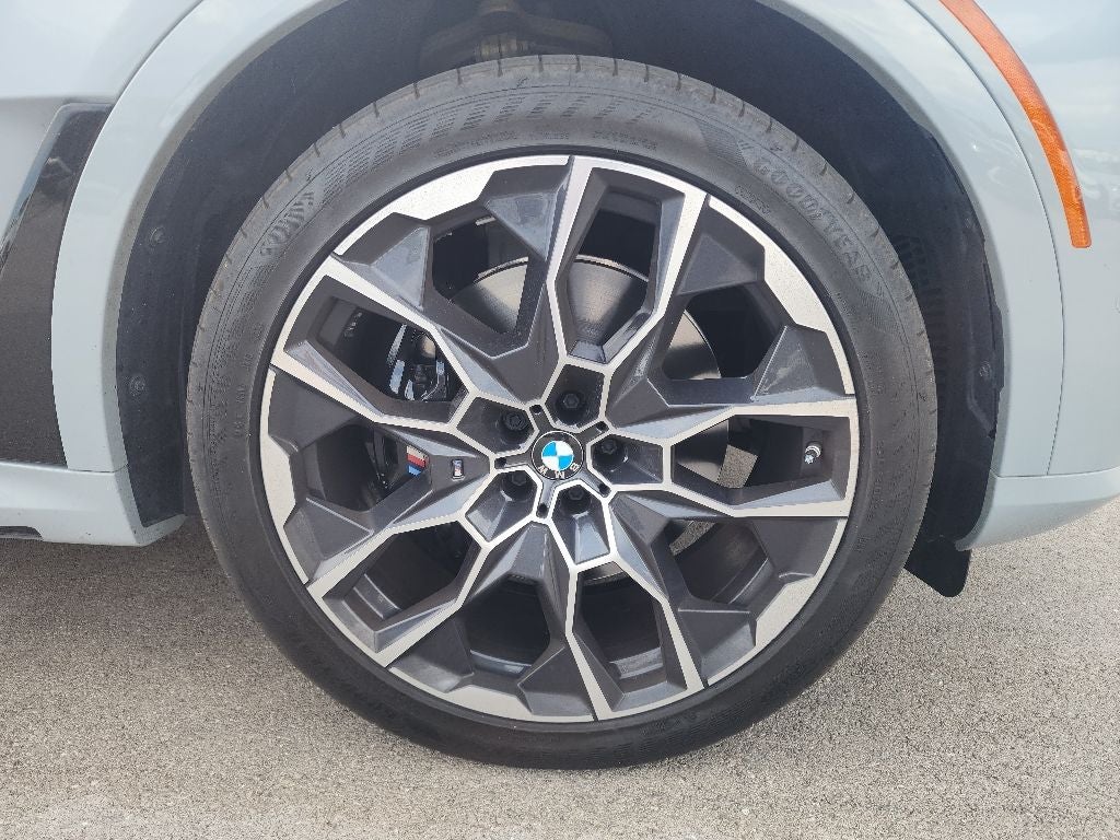 2024 BMW X7 M60i