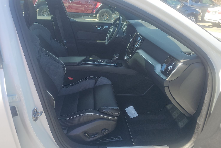 2019 Volvo S60 T5 R-Design