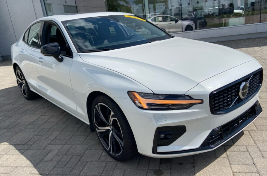 2024 Volvo S60 B5 Core Dark Theme