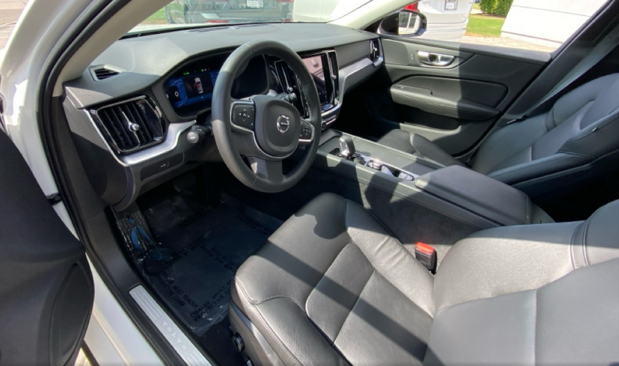 2024 Volvo S60 B5 Core Dark Theme