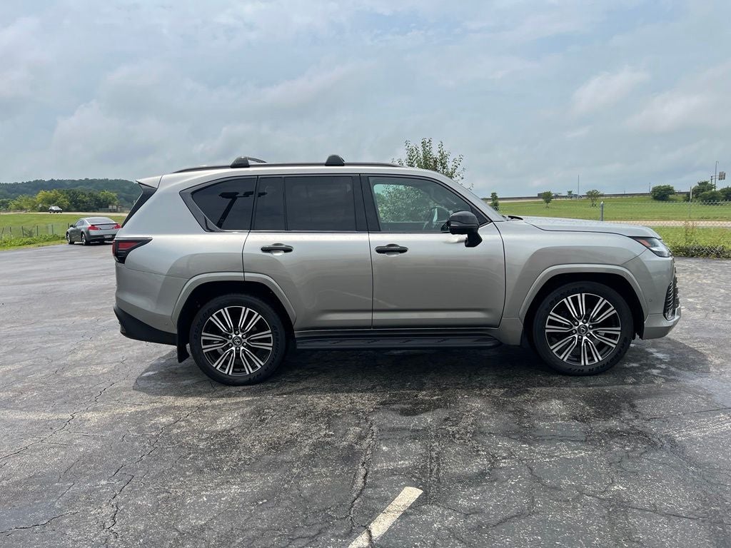 2025 Lexus LX 700h Luxury