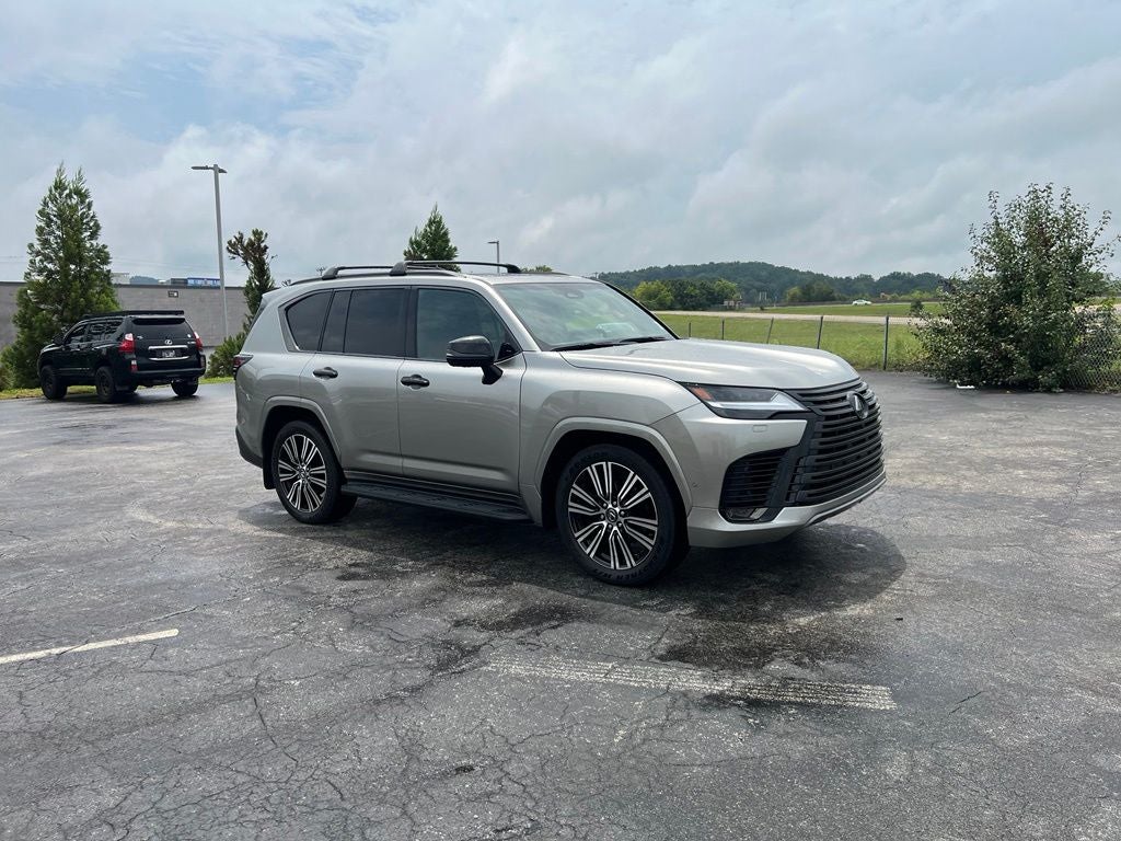 2025 Lexus LX 700h Luxury