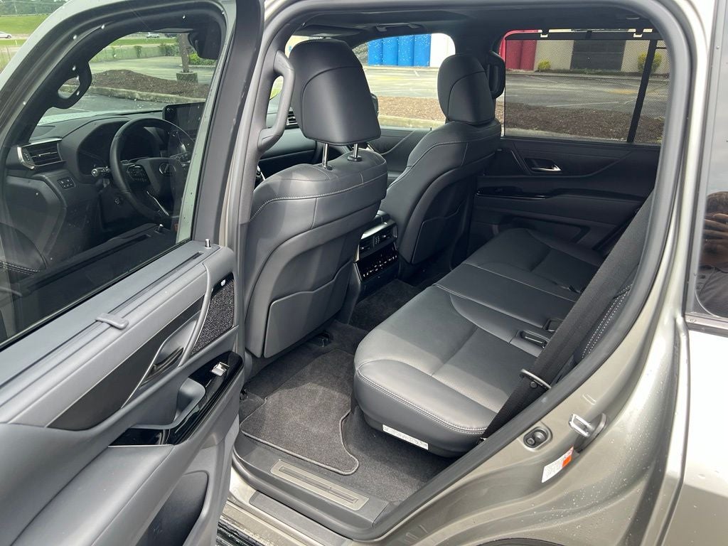 2025 Lexus LX 700h Luxury